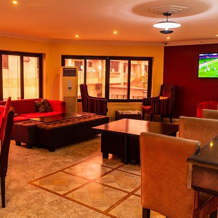 Peemos Hotel Warri Exterior photo