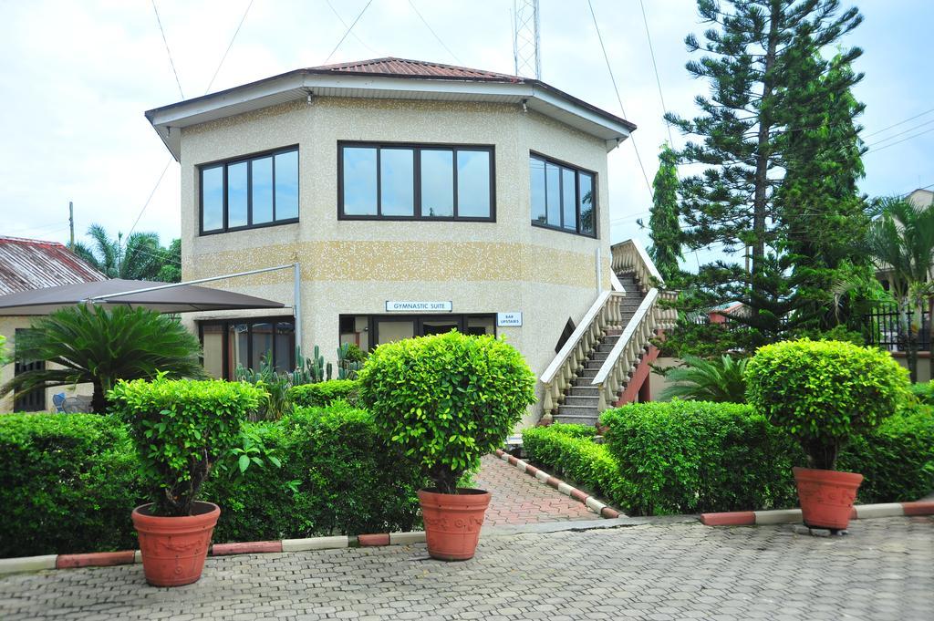 Peemos Hotel Warri Exterior photo